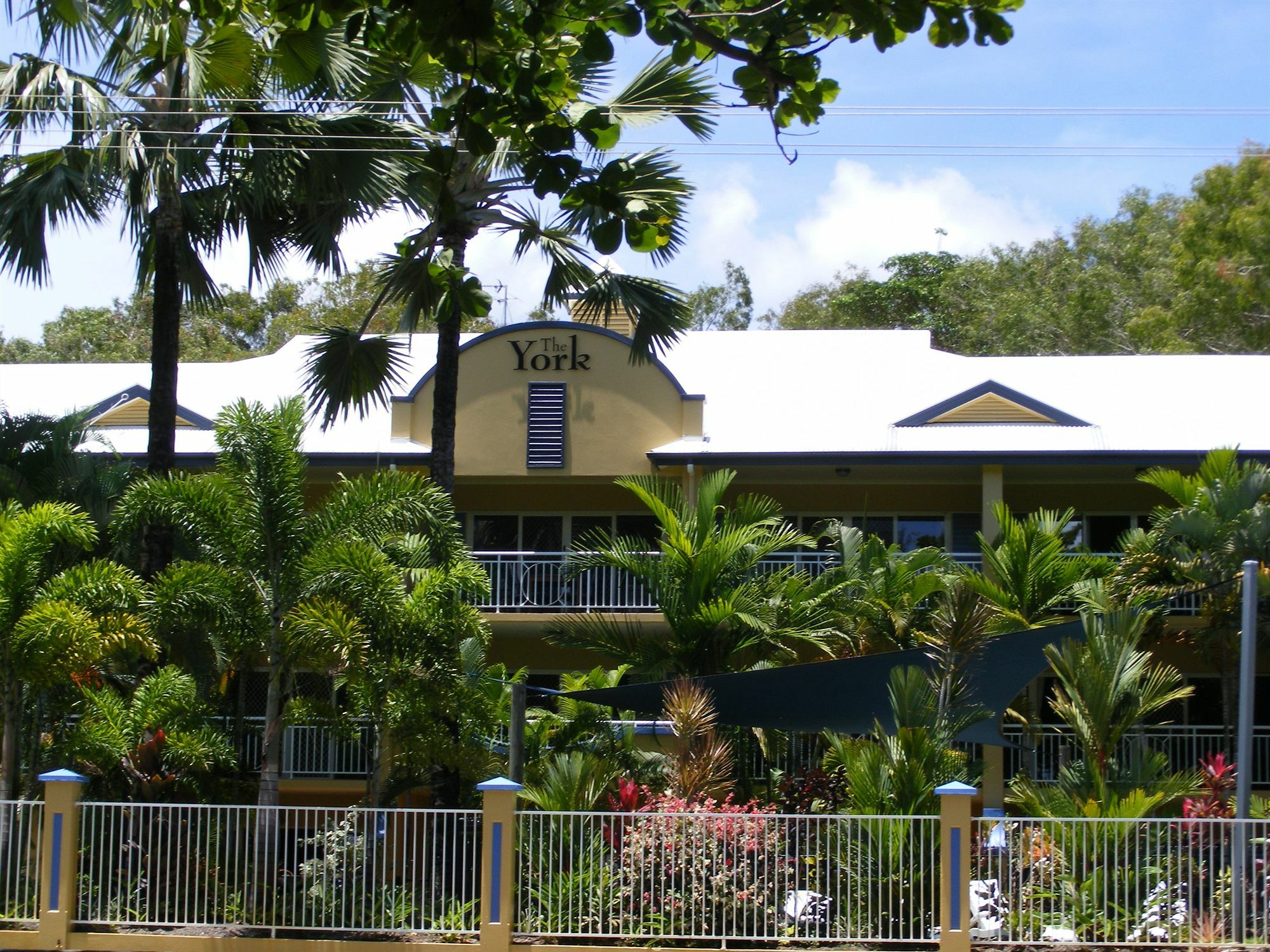 The York Beachfront Holiday Apartments Yorkeys Knob Kültér fotó